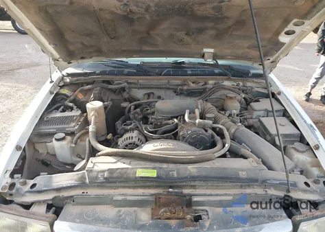 2000 GMC Jimmy Sle z USA, uszkodzony, nr VIN 1GKDT13W2Y2297839